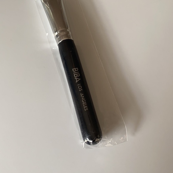 Biba Los Angeles Face Mask Applicator Brush - Picture 3 of 5
